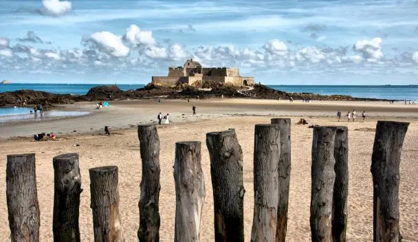 Babes in Saint-Malo