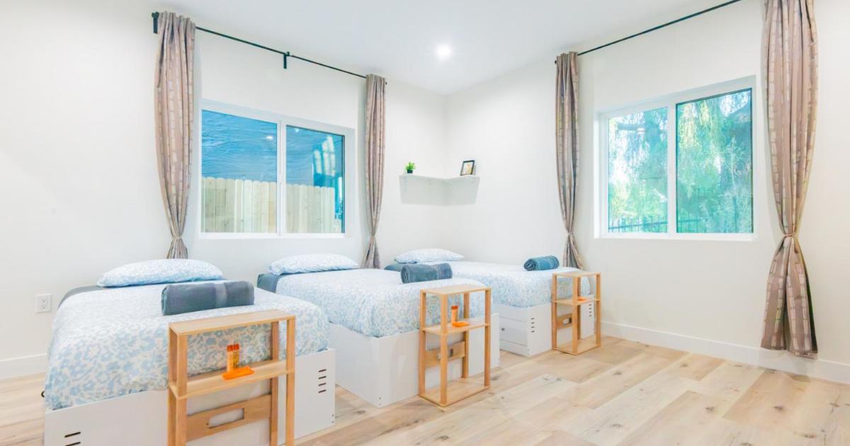 Cozy Shared Room and Ensuite Bath in Mid-City Area - CHA1A, Los Angeles ...