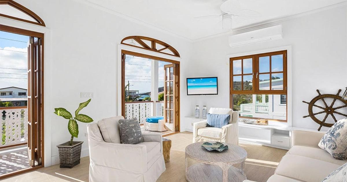 Villa Pastiche1, 3 BDR, walk to beach, Sandy Ground Village (updated ...