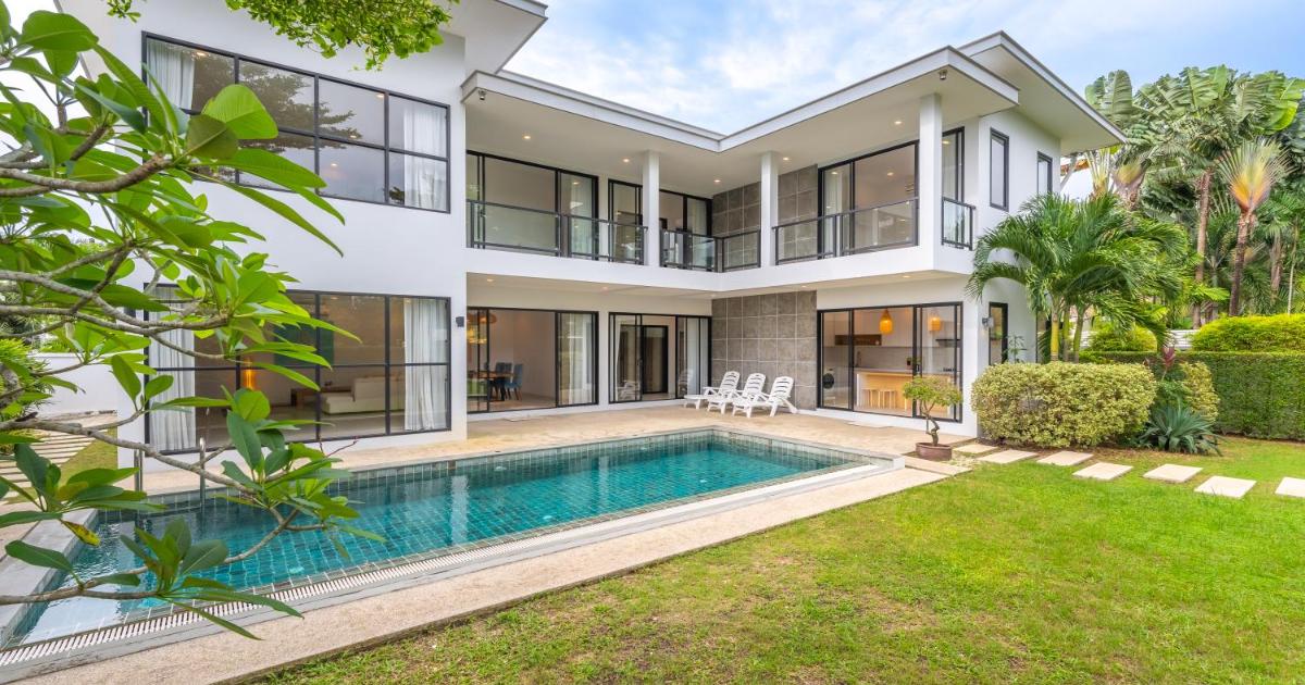 Spacious 4BR Villa Ploy Bangjo Near Bangtao Beach, Ban Pak Lak (updated ...