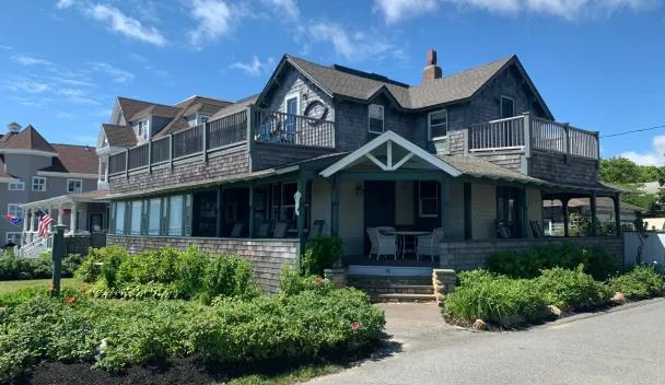 Capricorn House