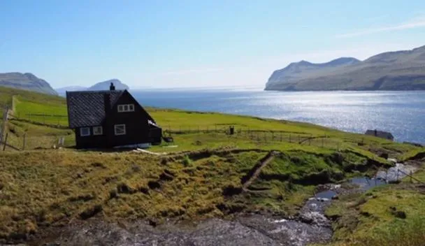 Unique and isolated cottage with stunning views, Leynar (updated prices ...