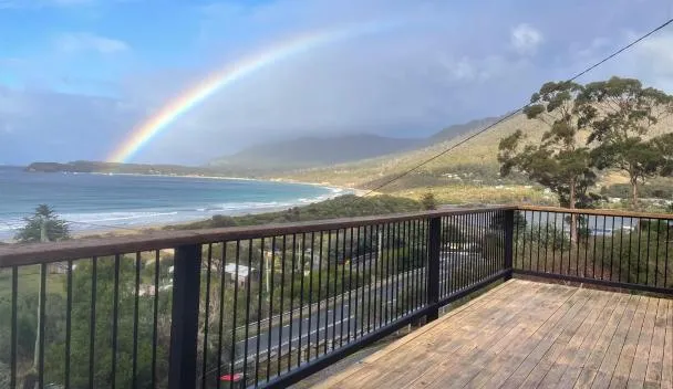 Elevated 3BR, ocean views, pool table, Pirates Bay - Booking.com