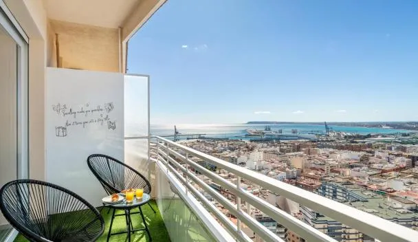Sky Suites — Stunning 28th-Floor 2-Bed Apartment with Sea Views, Alicante