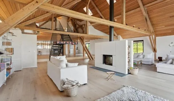 Completely refurbished typical Swiss farmhouse, Vuissens (updated