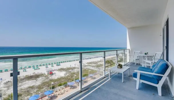 Oceanfront Destin Condo with Pool &amp; Beach Access