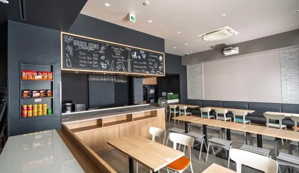 【引き取りのみ】クリーム色 シティサイクル 前バスケット付き台東区東上野です 726414717.webp?k=