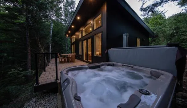 Cozy Luxury Cabin w Hot Tub, Fire Pit, King Bed, Newry (updated prices ...