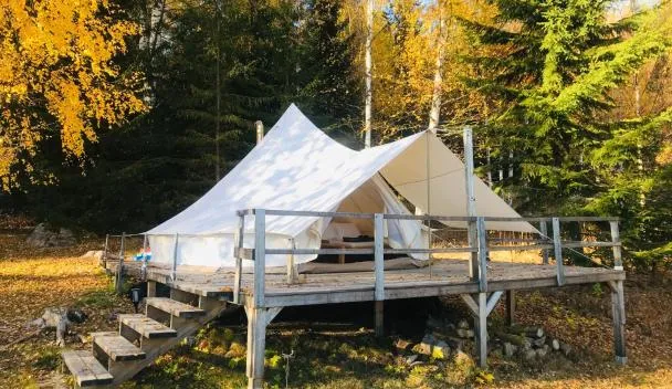 Glamping tent in a forest, lake view, Bjurker (aktualisierte Preise fr  2026)