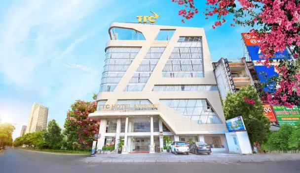 PHÒNG NGHỈ CAO CẤP TẠI TTC HOTEL DELUXE AIRPORT