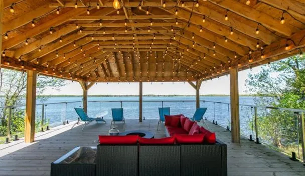 Lakefront Retreat with Gazebo Fire Table & Fishing, Brechin ...