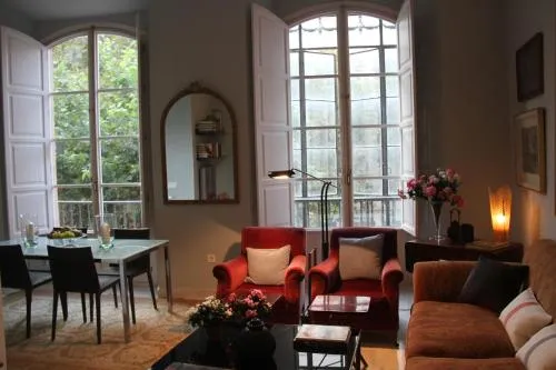 Elegant 2 Bedroom Apartment in Historic 1882 Building Central Sevilla Private Parking & Country Club Access photo 2