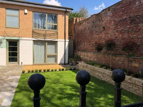 3 Summer House Mews photo 2