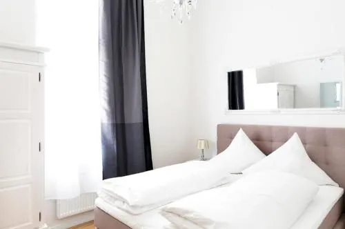 SC 03 by ROCKCHAIR Apartments l SUPERHOST Status l 2 Bedrooms Boxspringbeds Balcony Elevator - Cozy Family & Business Flair welcomes you! photo 2