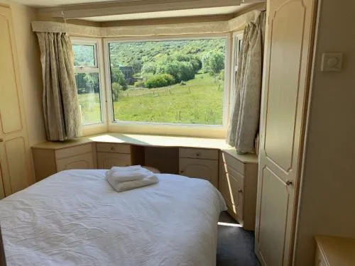 Private Countryside Holiday Cabin 10 mins from Brighton photo 2