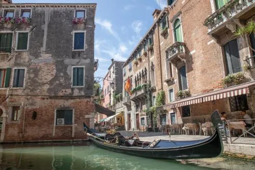 Dimora Al Doge Beato Canal View photo 2