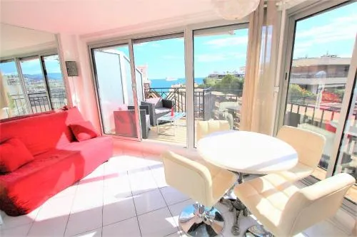 Nice apartment last floor with terrace and clear view on the sea photo 2