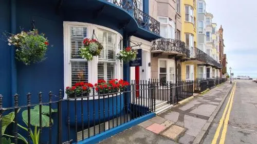 Red Brighton Blue photo 2