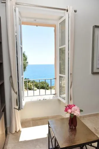 PICASSO by the sea Luxurious design house sea view old Antibes for 6 photo 2