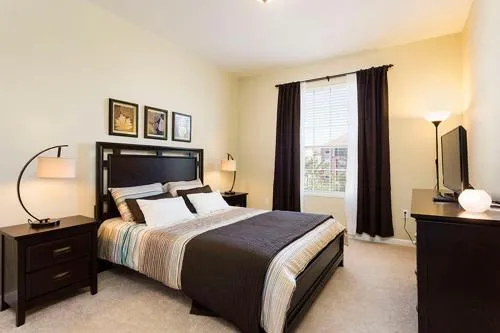 3Br 2Bath Condo Balcony 5min Conv Center 1410ft photo 2