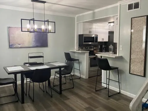 HHI Homes- Newly Renovated Cozy Modern Pet-Friendly Villa-Ideal Location photo 2