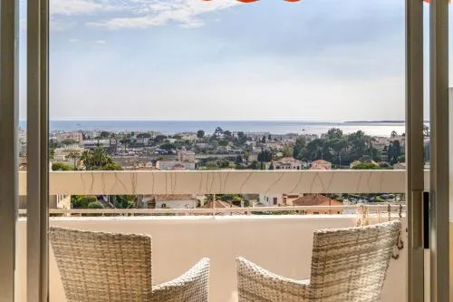 Bright Apt With Balcony And Sea View photo 2