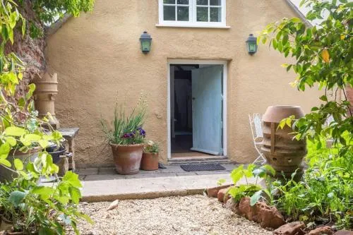 Loft Apartment nr Bath & Bristol with hot tub photo 2