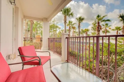 Gorgeous 1st-Floor, End Unit Condo w LAKEVIEW photo 2