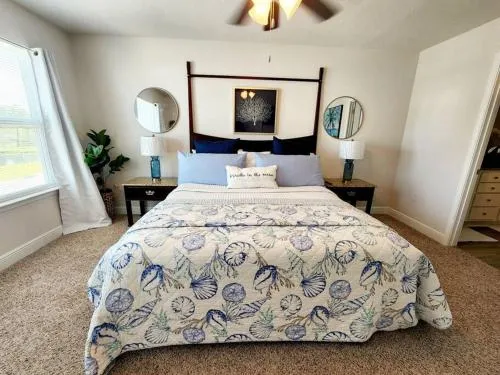 ENTIRE HOME- Gorgeous 3br Townhome Pool, Grill, WD, 2 FREE drive up spaces Sleeps 6 Close to everything PCB! Free WiFi photo 2