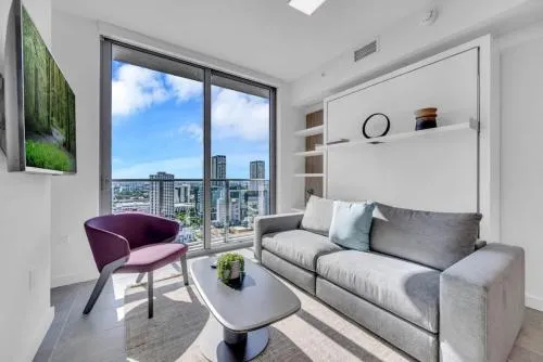 Modern 1 Bed Condo across from Bayside in Downtown photo 2