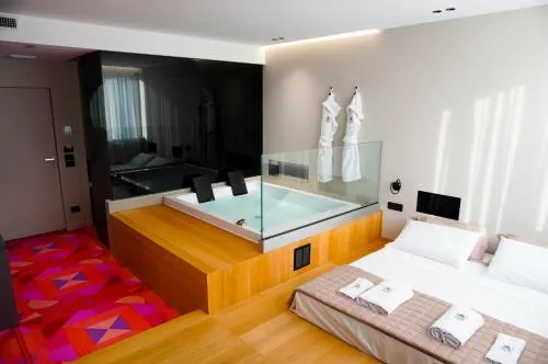 ZOE LUXURY SUITES photo 2