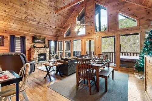 Cubby Bear Smoky Mountain Cabin - Summer Specials! photo 2