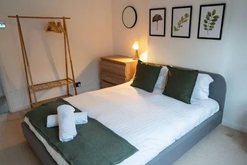 Calm Cosy House with Beautiful Riverside Walk to Centre photo 2