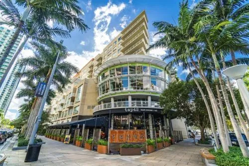 Classy 2BD 2BTH at Midblock with FREE PARKING photo 2