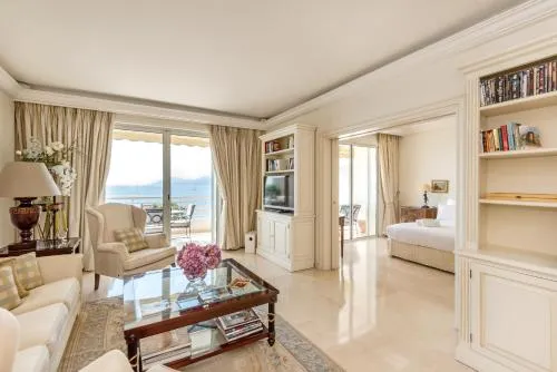 Buckingham & Lloyds - Cannes photo 2