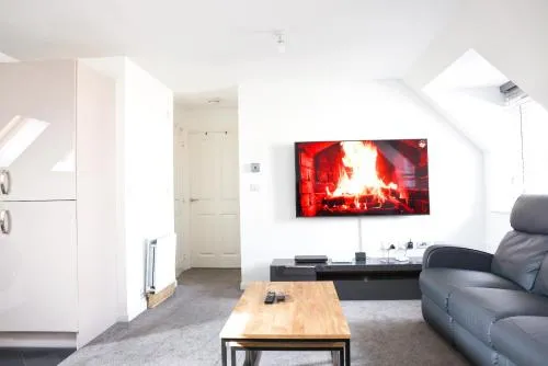 148 Mansell Road photo 2