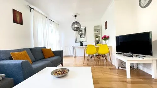 Amazing Location - City of London- 2 Bedroom Stunning Canal View House With Private Garden,Parking & Balcony photo 2