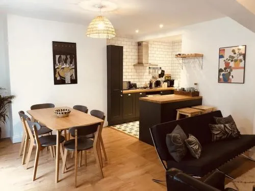Central Brighton flat, 3 bedrooms, sleeps 6, close to shops and beach photo 2