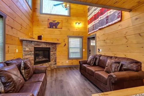 Dancing Bear Cabin- Relax & Enjoy! photo 2