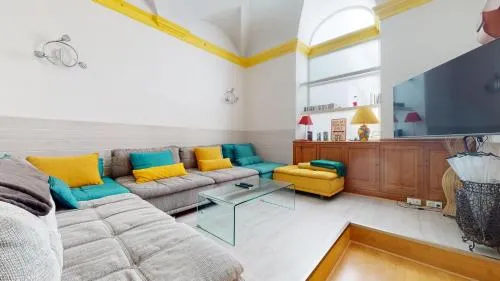 Charming 2 Bedroom Haven Steps Away from Prince's Palace photo 2