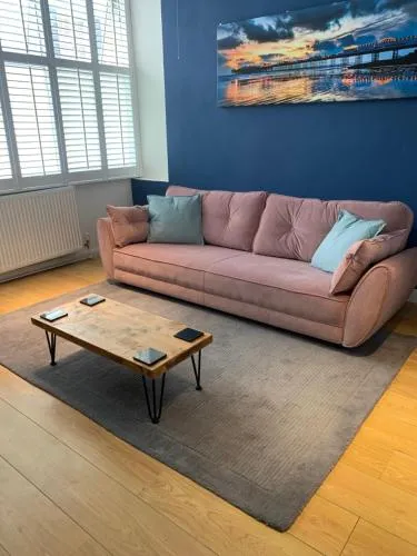 Beautiful Brighton Home photo 2