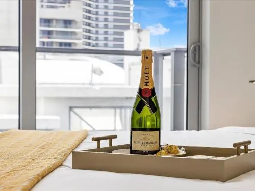 SPECIAL OFFER - Miami 2BR - 1 & Half Bath - Steps to Kaseya Center photo 2