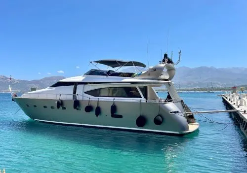 MotorYacht 21 avec équipage photo 2