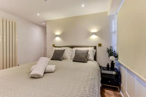 Spacious Brighton Home 2 Ensuites, Weekly & Monthly Stays-Marine LGF by Bluehouse Shortlets Brighton photo 2