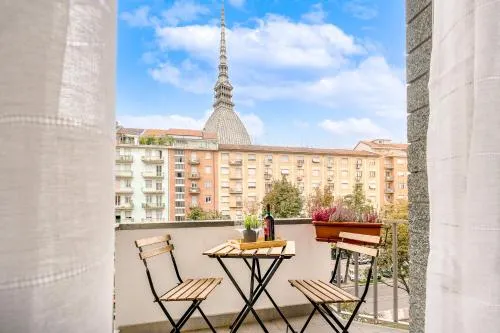 Appartamenti Vista Mole, Centro a 15 min - Luxury Suites & fast WiFi photo 2