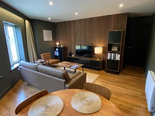 Luxury 2 Bedroom Apartment w/ Free Parking photo 2