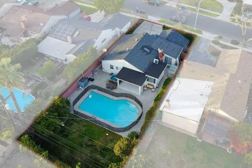 Hollywood Dream pool home & king beds photo 2