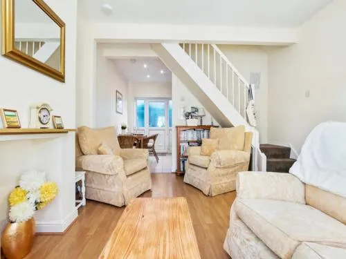 Pass the Keys 55 Heworth Village Wonderfully Cosy Family Home in York photo 2