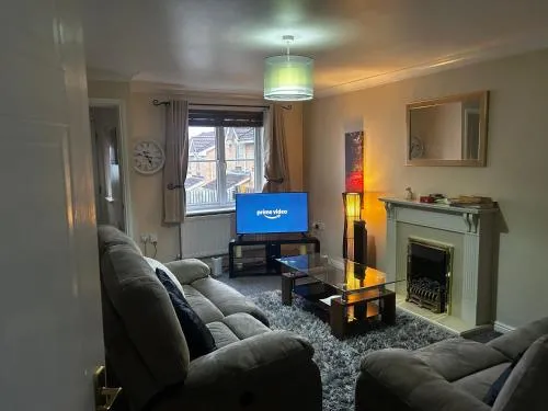 Brades Rise House - 3 bedroom house with 2 toilets with a private garden photo 2