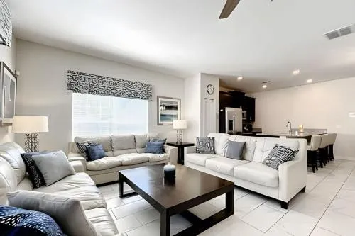 Stunning 5 bedroom house near Disney photo 2